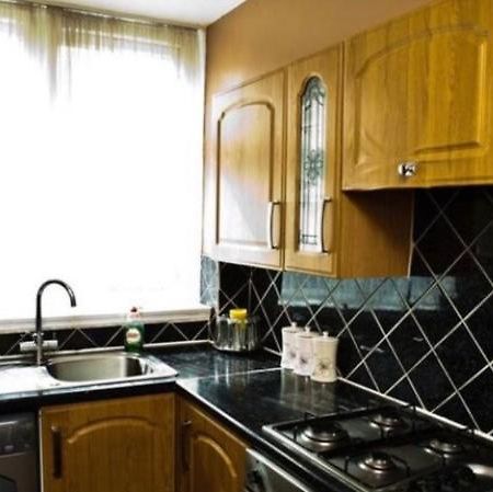 Ensuite With Kitchen Ext Large Room With Balcony In Zone 2 ロンドン エクステリア 写真
