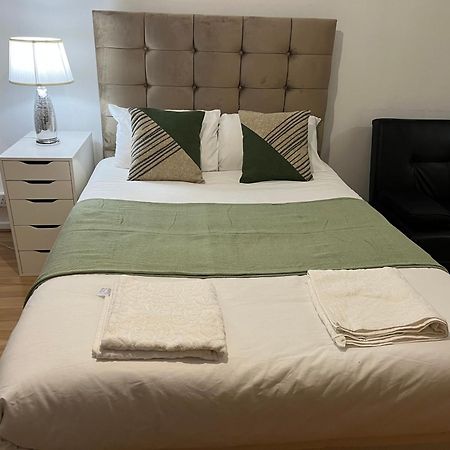 Ensuite With Kitchen Ext Large Room With Balcony In Zone 2 ロンドン エクステリア 写真