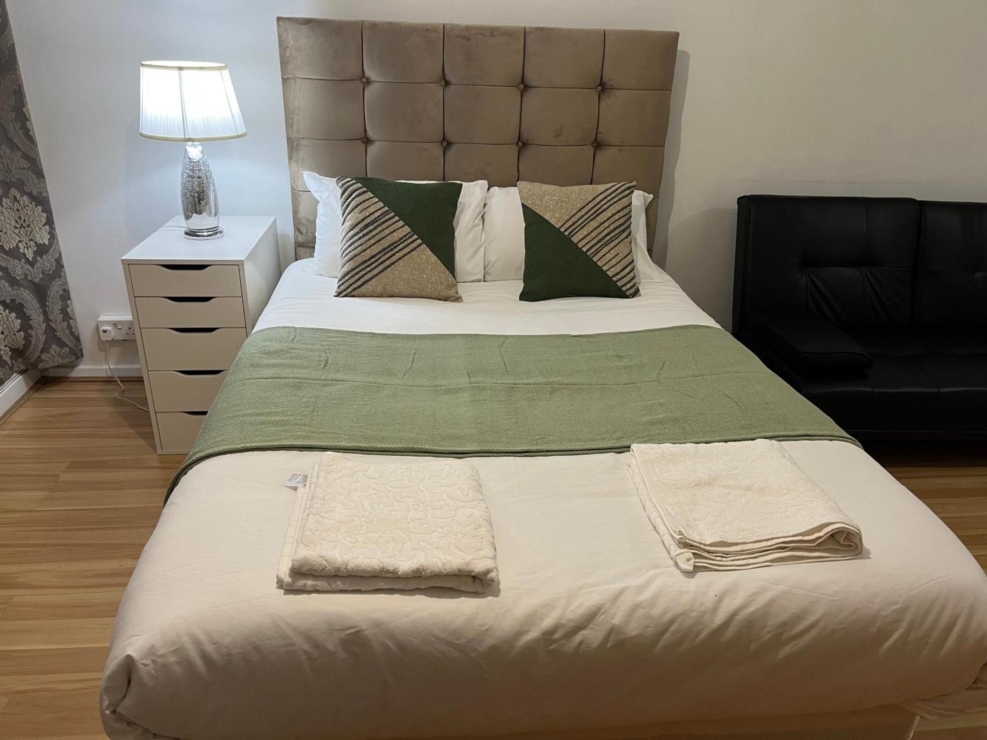 Ensuite With Kitchen Ext Large Room With Balcony In Zone 2 ロンドン エクステリア 写真
